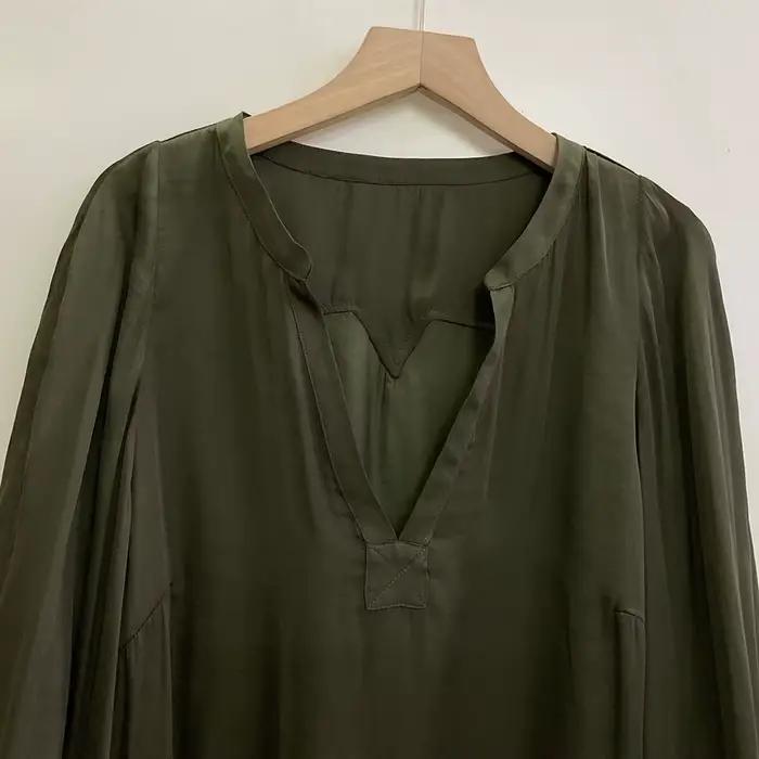 Rowan BB22T544 Pull à col en V à manches longues avec boutons pour femme