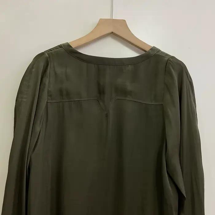 Rowan BB22T544 Pull à col en V à manches longues avec boutons pour femme