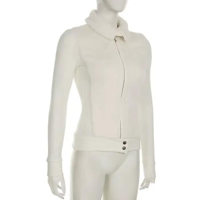 Pull cardigan tricoté avec un col moelleux et un design moelleux ensemble