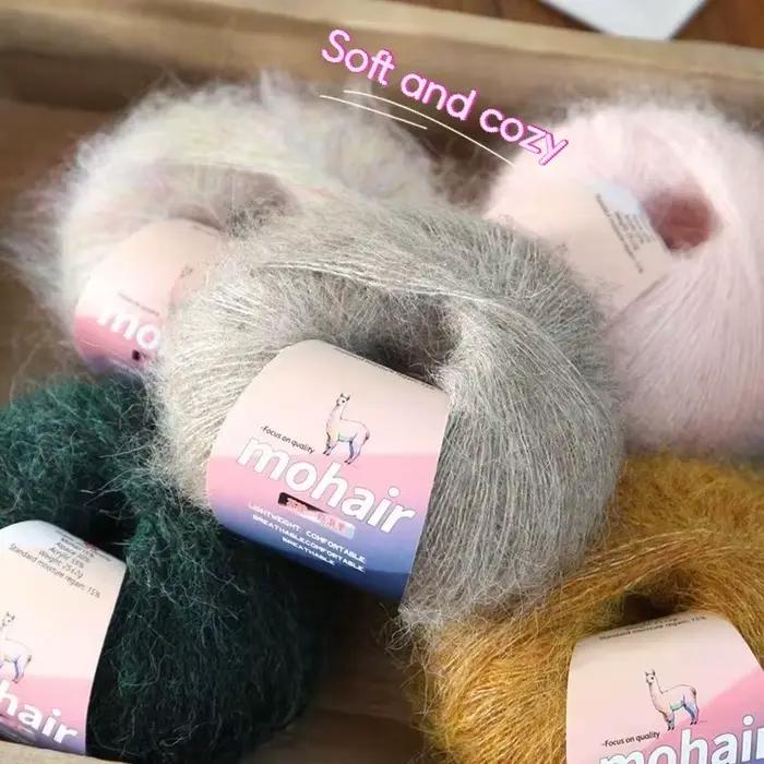 Pull et écharpe tricotés à la main avec alpaga et mohair entrelacés en laine florale