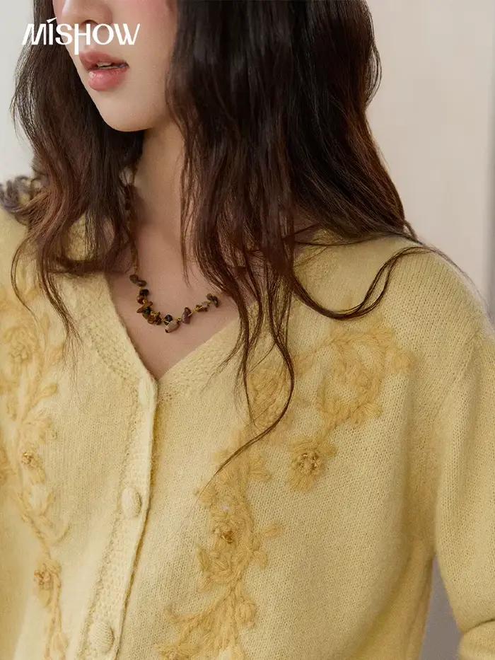 MISHOW tricot Cardigan pour femme 2025 hiver Style français brodé jaune col en v