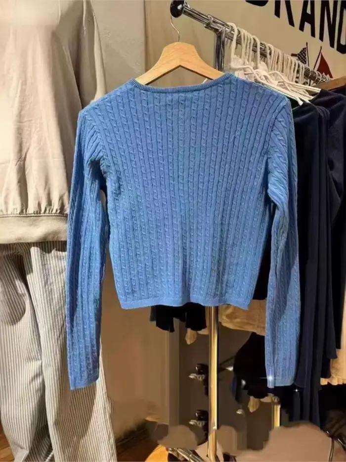 Cardigan en tricot à fleurs torsadées bleues pour femmes