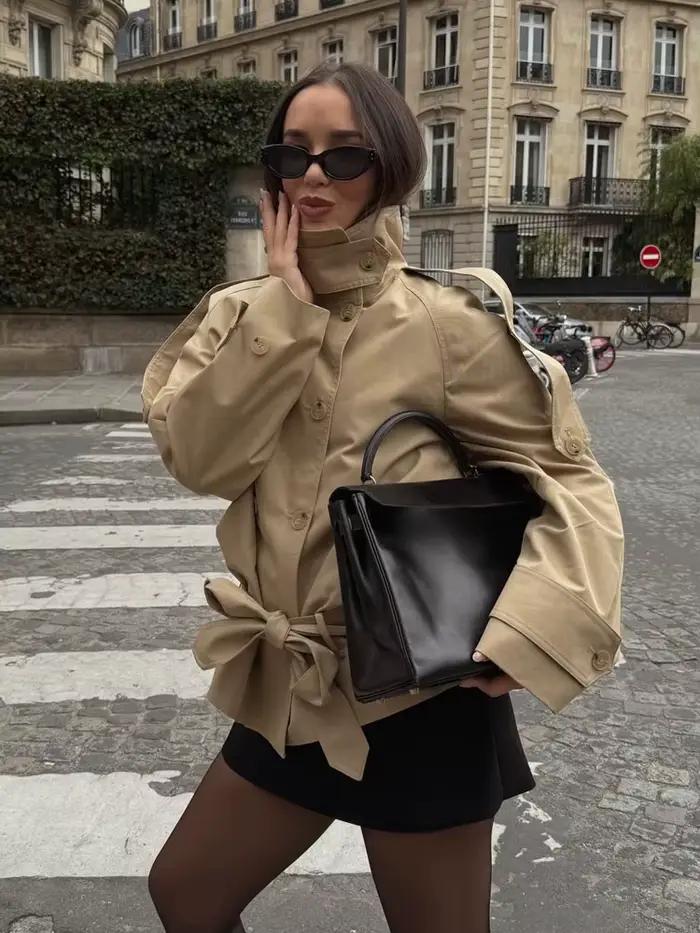 HH Veste Courte Chic pour Femme, Col Montant, Double Boutonnage, Ceinture Décorative, Style Urbain, Tendance Mode Féminine