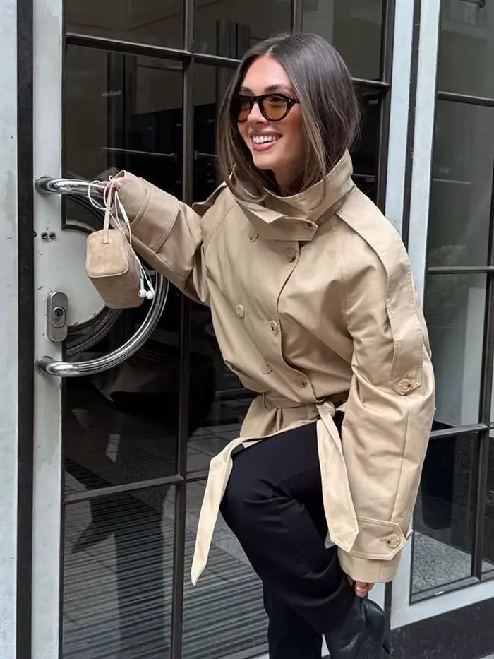 HH Veste Courte Chic pour Femme, Col Montant, Double Boutonnage, Ceinture Décorative, Style Urbain, Tendance Mode Féminine