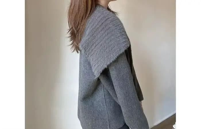 Pull ample et polyvalent à col court pour femme