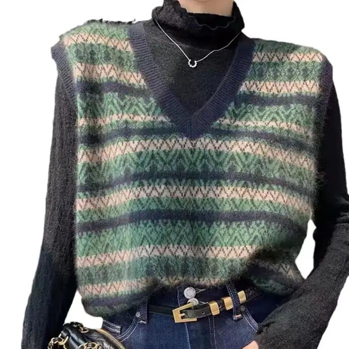 2025 gilet tricoté vêtements d'extérieur pour femmes rétro col en v pull débardeur empilé petite épaule nouveau haut Clip