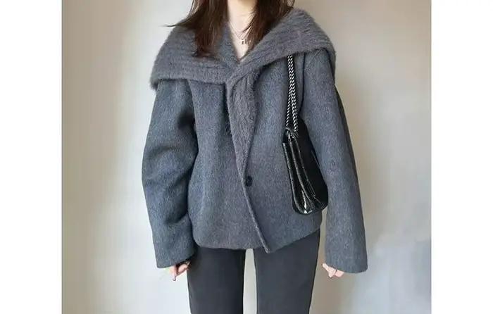 Pull ample et polyvalent à col court pour femme