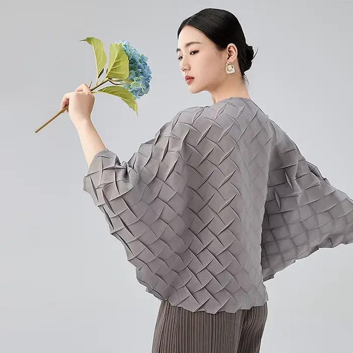Miyake veste plissée pressée à la main 2025 été nouveau Premium Sense col en v couleur unie simple boutonnage ample cent Cardigan