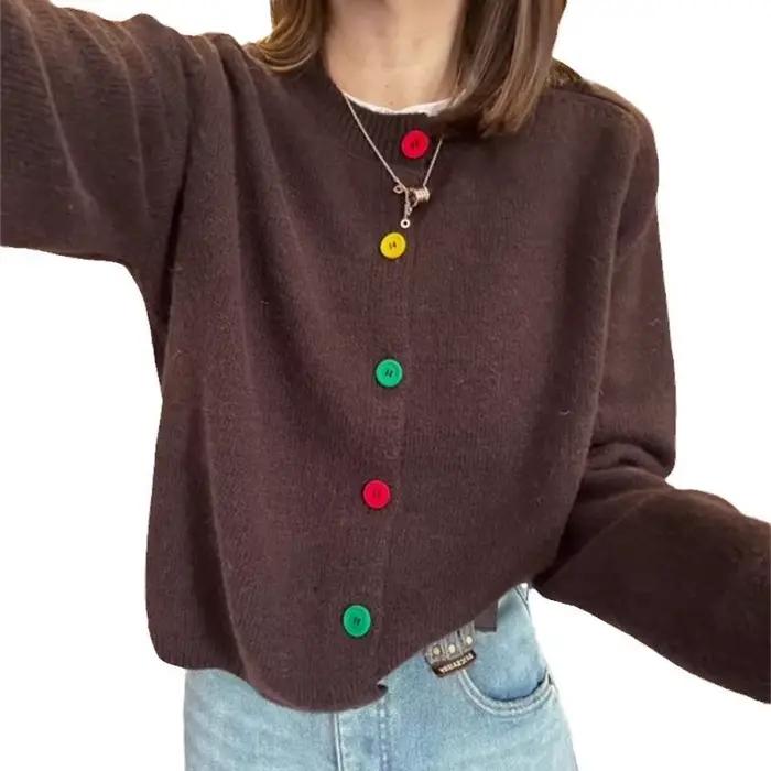 Cardigan tricoté à dos nu pour l'automne et l'hiver de 2025 avec un pull à col rond à boutons de couleur jeune et élégant