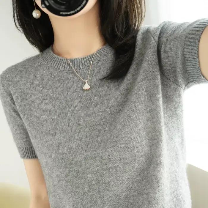 Pull tricoté à manches courtes et col rond pour femme