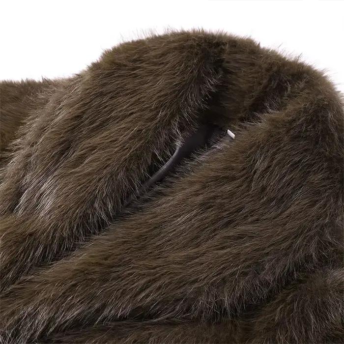 Manteau de fourrure pointu teint avec fermeture éclair pour femme