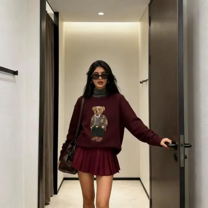 Modèle 2026 – Nouvelle collection automne-hiver : Pull tricoté tendance avec broderie ours et style universitaire dessin animé