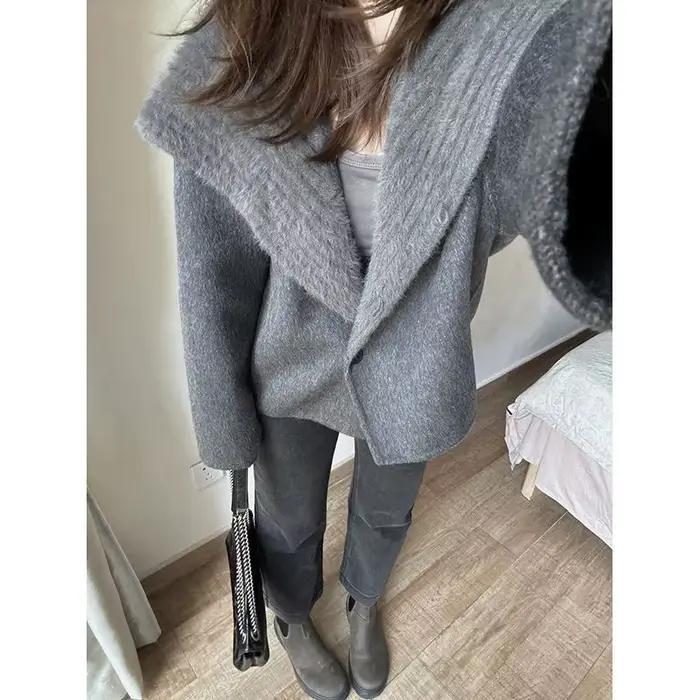 Pull ample et polyvalent à col court pour femme