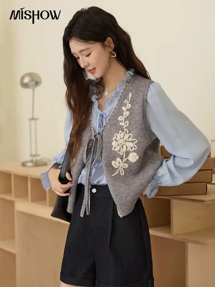 MISHOW femmes gilets tricotés 2025 automne solide brodé gilet col en v cravate courte vêtements d'extérieur amples polyvalent haut en tricot MXE45Z1397