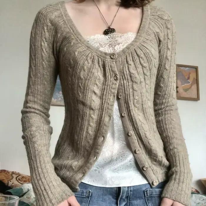 Cardigan américain à boutonnage rétro avec tempérament élégant et haut tricoté pour femme