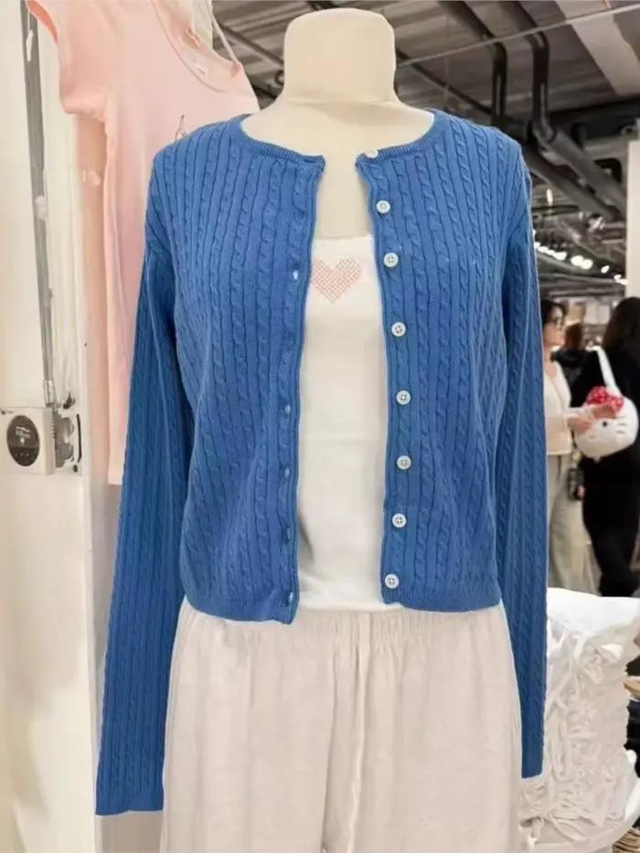 Cardigan en tricot à fleurs torsadées bleues pour femmes