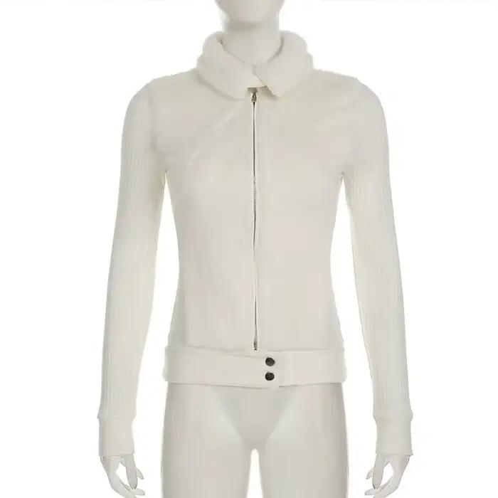 Pull cardigan tricoté avec un col moelleux et un design moelleux ensemble