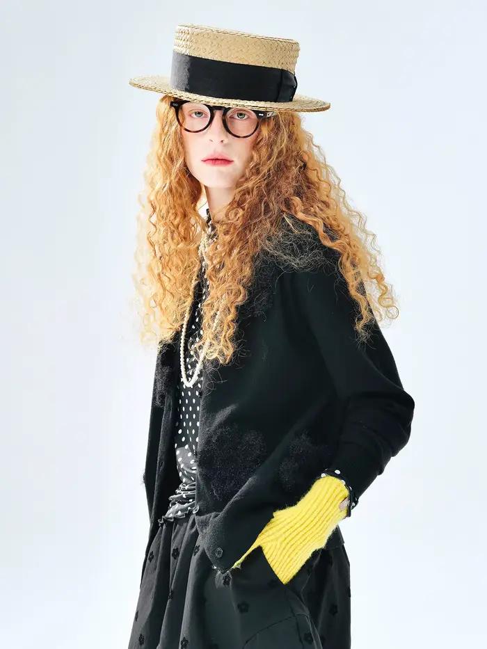Cardigan tricoté noir avec détails floraux Streetwear quotidien Style rétro et artistique 255267