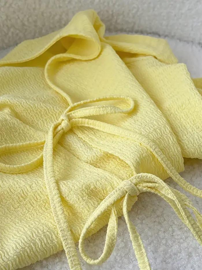 Haut en tricot jaune clair à manches courtes pour femme avec nœud sur le devant