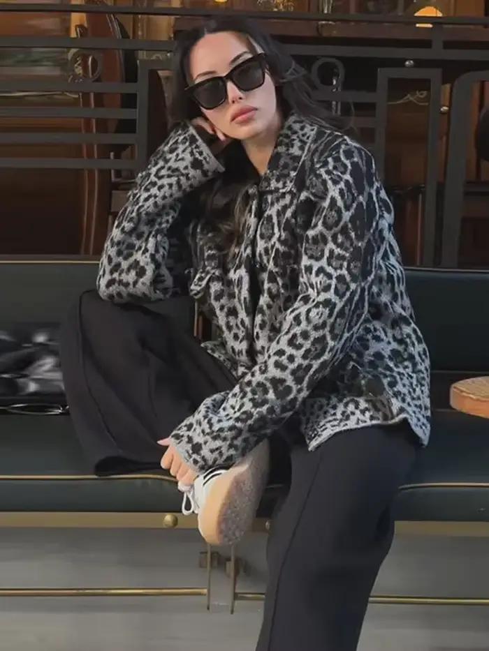 Cardigan en tricot pelucheux imprimé léopard pour femme