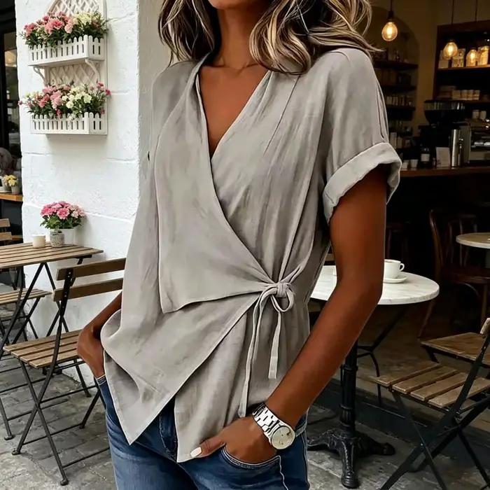 T-shirt Femme Nouveau Style Décontracté Col Montant à Nouer Col en V Asymétrique Manches Courtes avec Liens Latéraux Coupe Ample Irrégulière