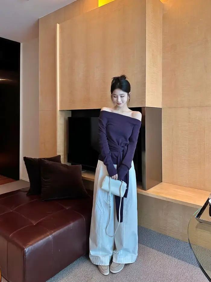 Atmosphère violet col Oblique une épaule pull pour les femmes 2025 début du printemps nouvelle sangle taille étreinte tempérament Base haut