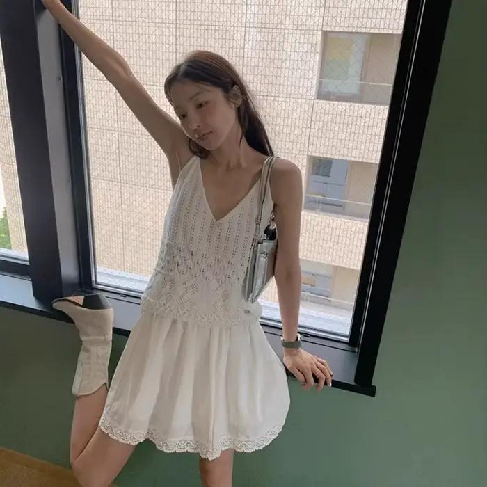 Nouveau Gilet Tricoté Blanc en Crochet à Col V et Dos Nu pour Femme – Collection Printemps 2026