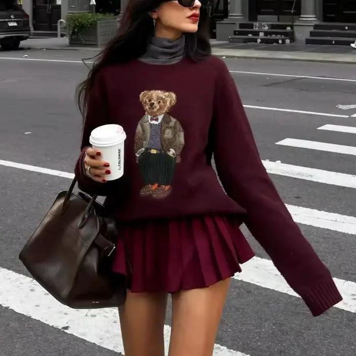 Modèle 2026 – Nouvelle collection automne-hiver : Pull tricoté tendance avec broderie ours et style universitaire dessin animé