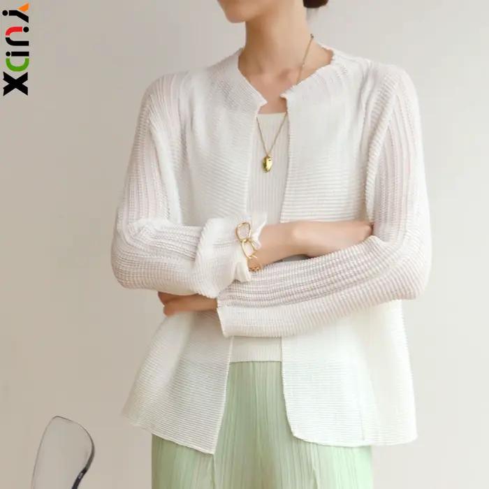 Cardigan plissé blanc Miyake