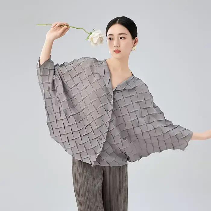 Miyake veste plissée pressée à la main 2025 été nouveau Premium Sense col en v couleur unie simple boutonnage ample cent Cardigan
