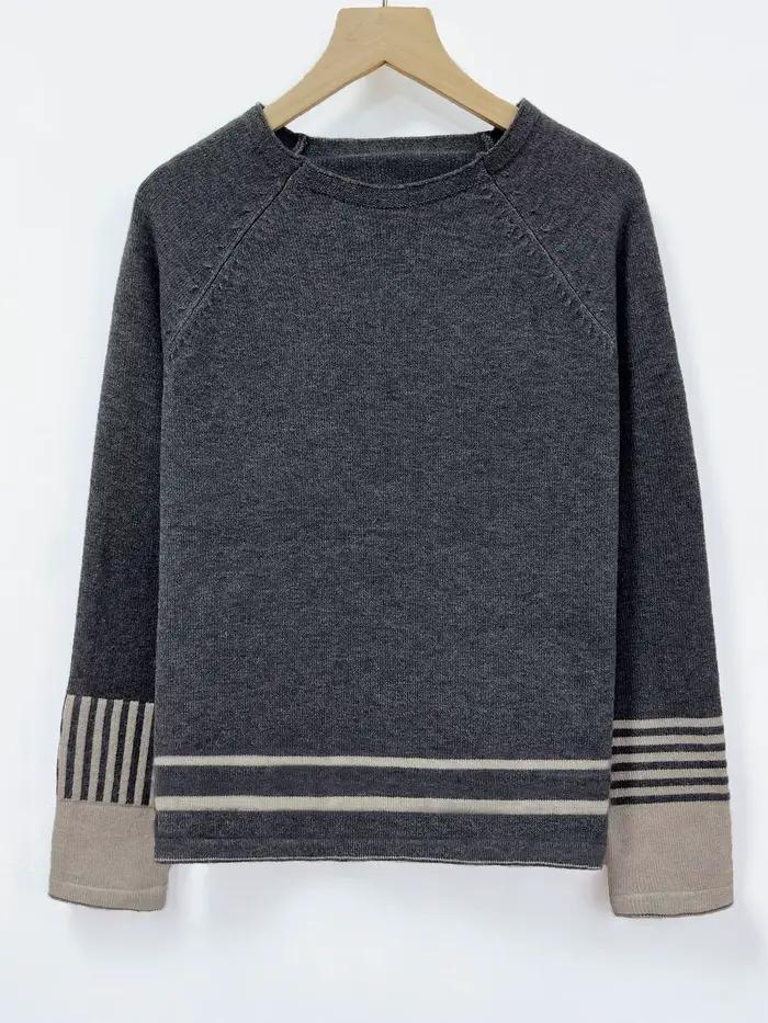 Pull en tricot gris à rayures contrastées pour femme