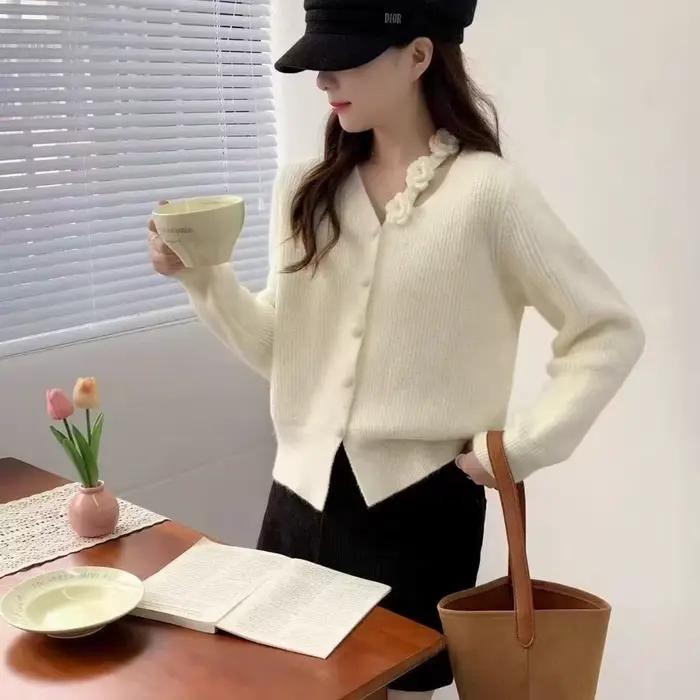 Cardigan à fleurs au crochet fait à la main pour l'automne et l'hiver